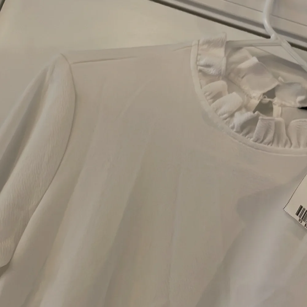 White High Low Ruffle Top - Picture 2 of 4